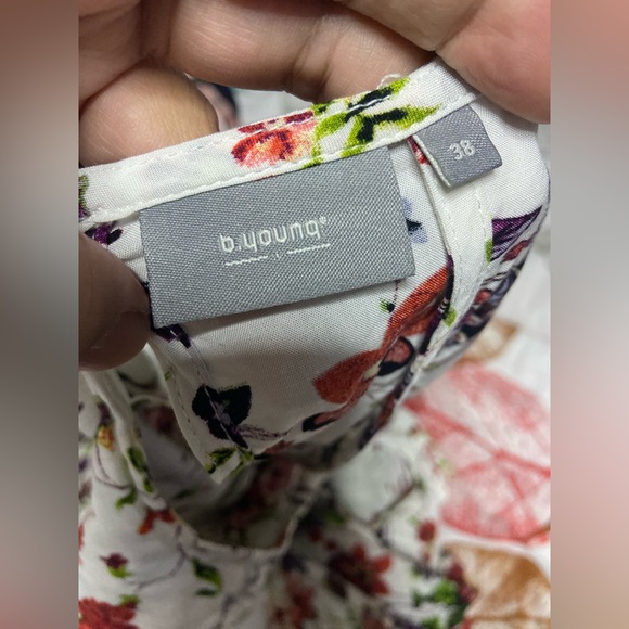 D1- White Floral Drape Maxi Dress - Picture 5 of 6